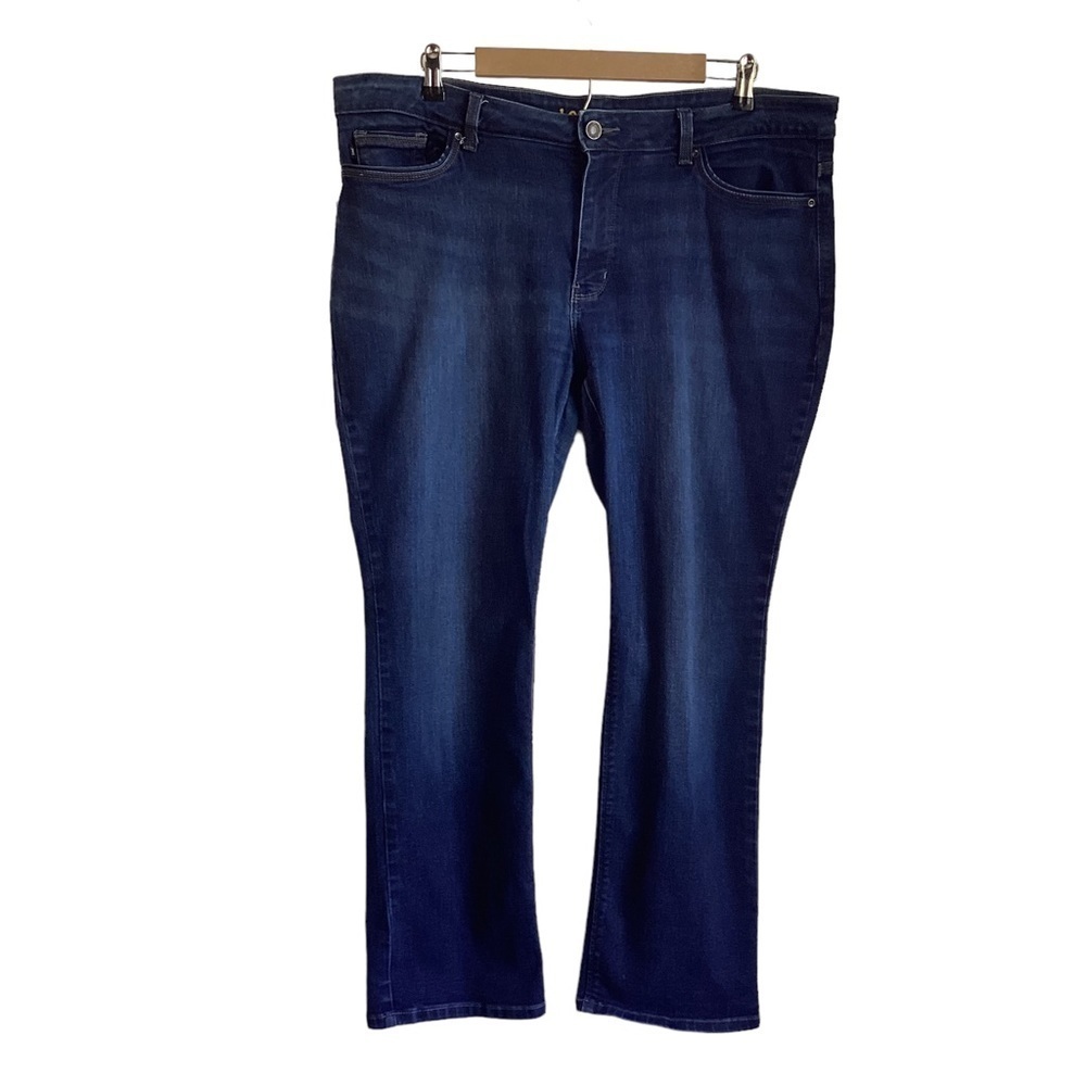 Lee’s Perfect Fit Straight Leg Women’s Denim’s Distressed Jeans.